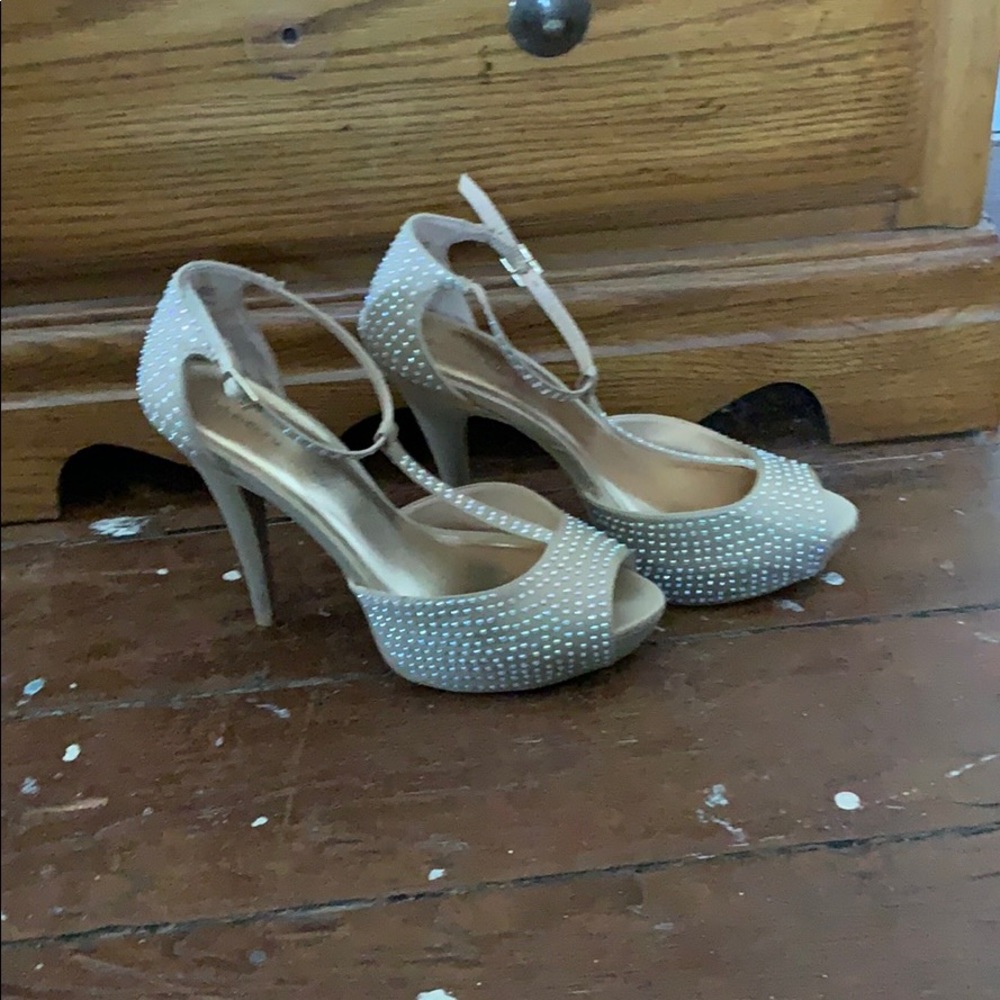A 6” in heel with rinstones